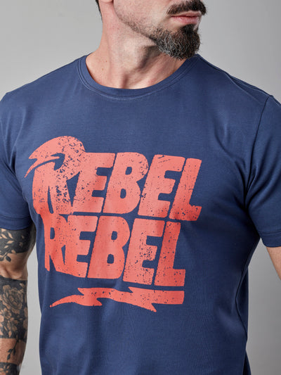 Camiseta Unconventional® Rebel, Rebel em Algodão Egípcio