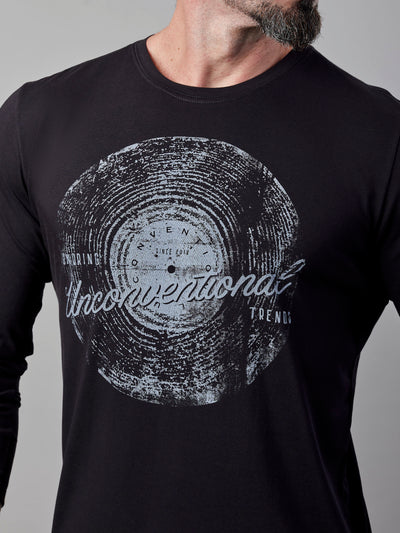 Camiseta Unconventional® Vinyl Manga Longa em Algodão Egípcio