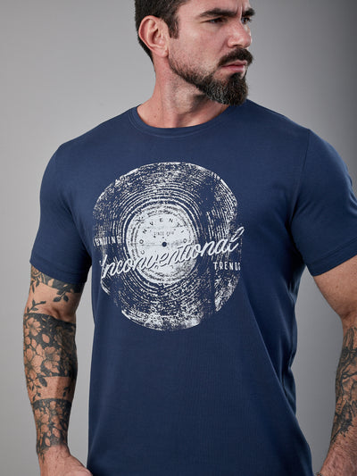 Camiseta Unconventional Vinyl Blue em Algodão Egípcio