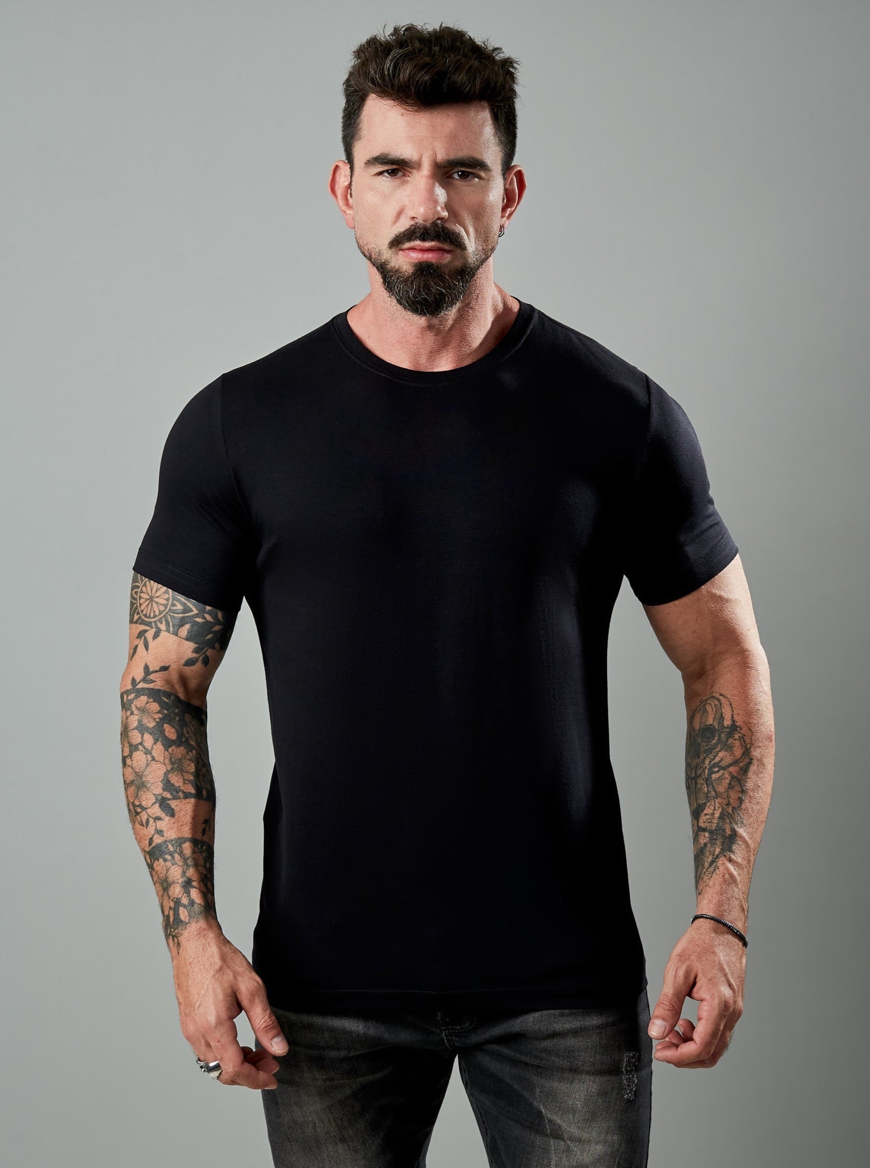 Camiseta Essentials - Black