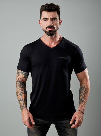 Camiseta Unconventional® Gola V Detail Logo Black