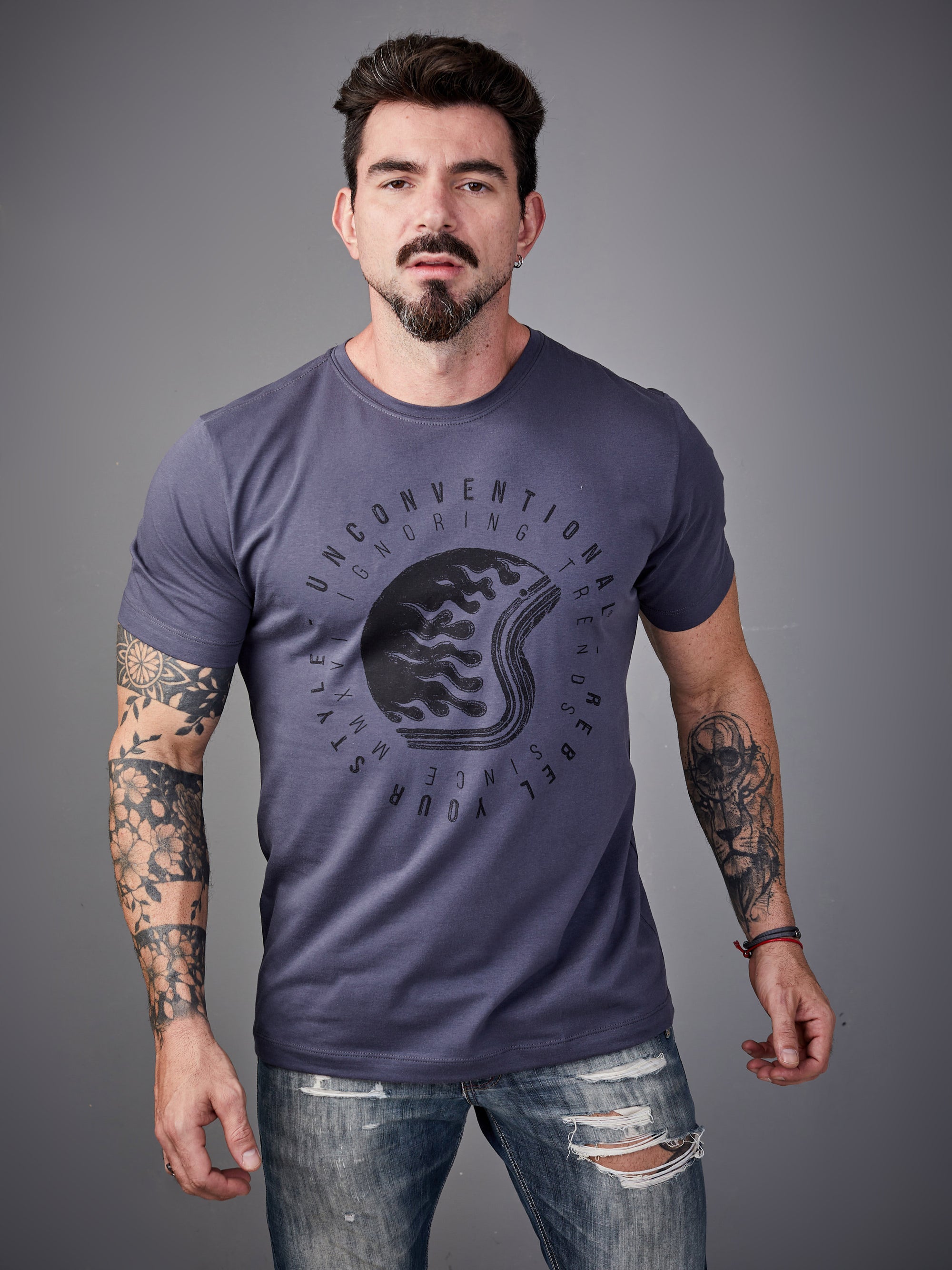 Camiseta Unconventional® Flames Helmet