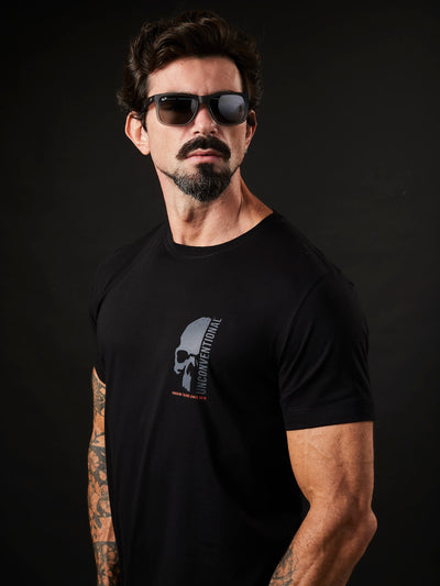 Camiseta Unconventional® Half Face Skull