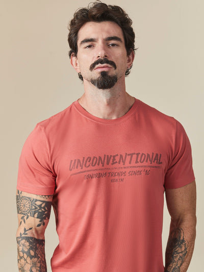 Camiseta_Unconventional_Ignoring_Trends