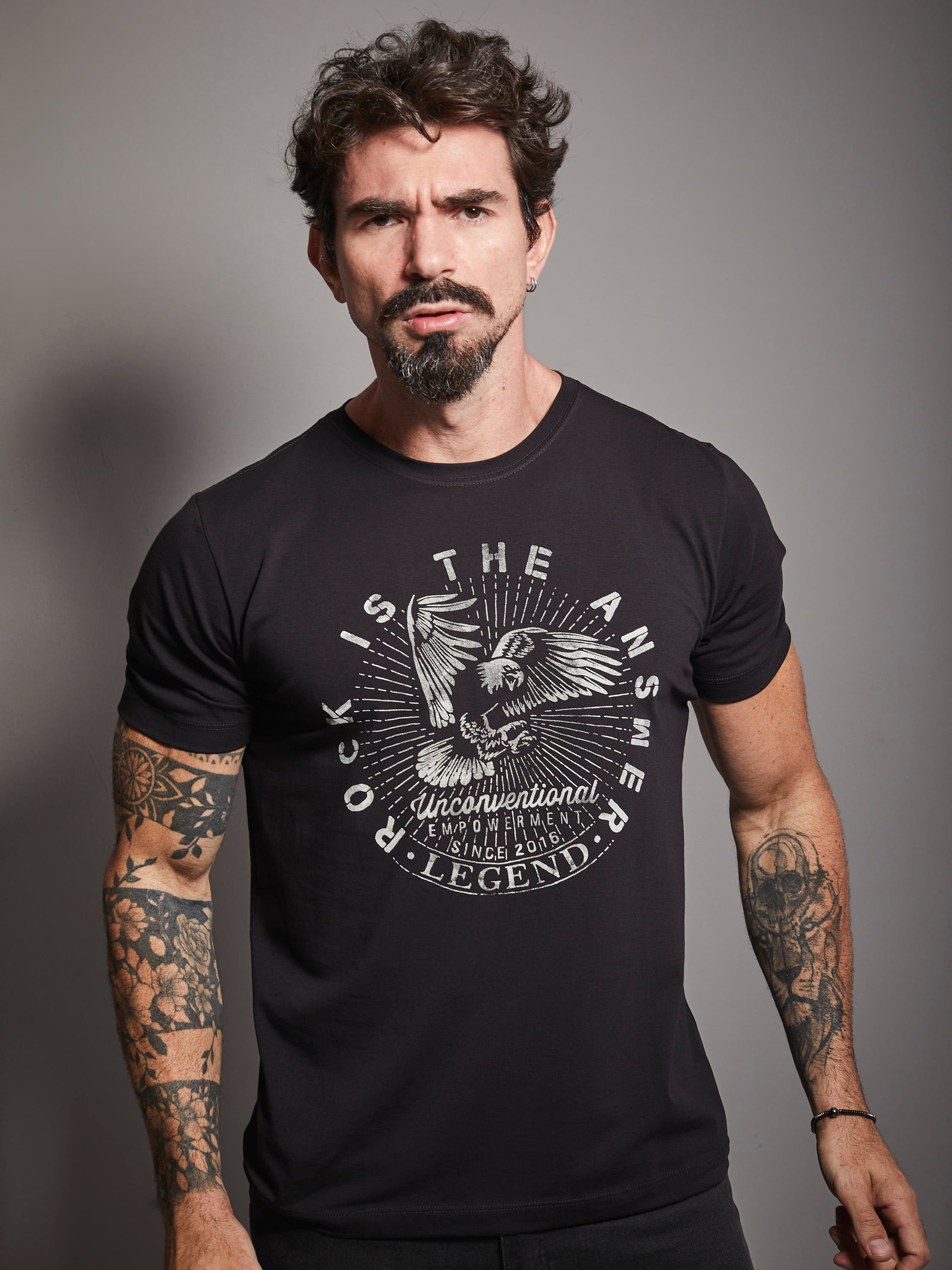 Camiseta Unconventional® Rock is the answer