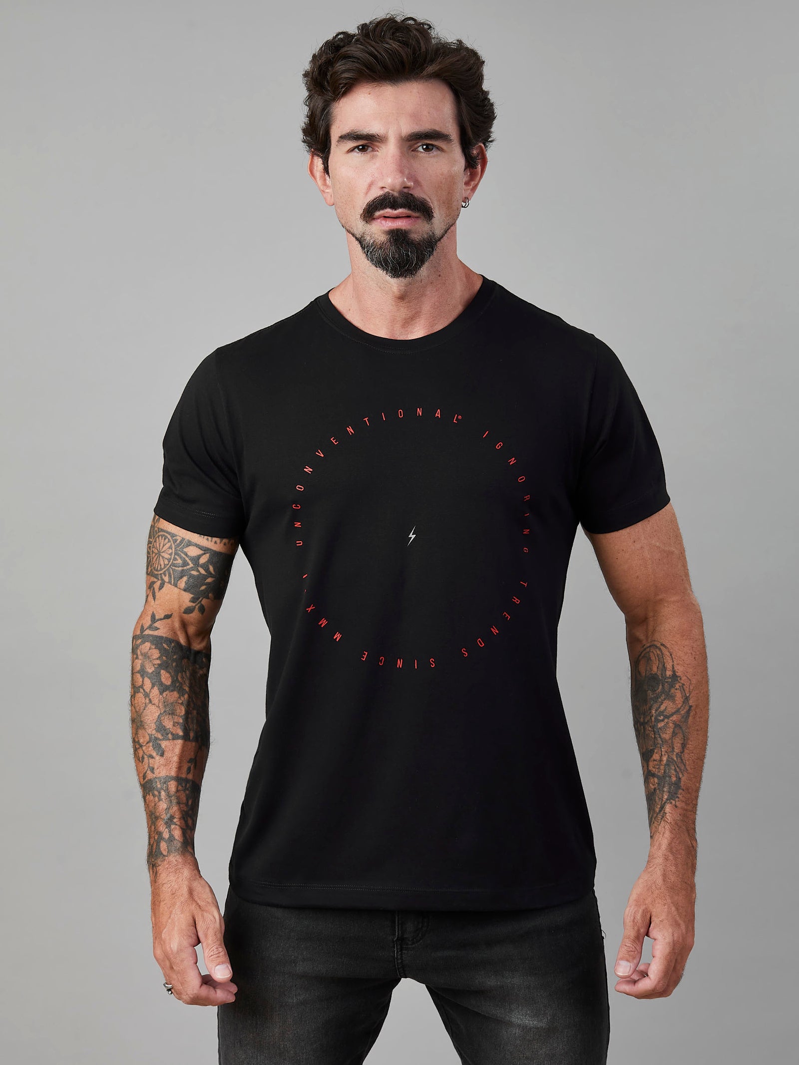 Camiseta Unconventional® Typo Circle