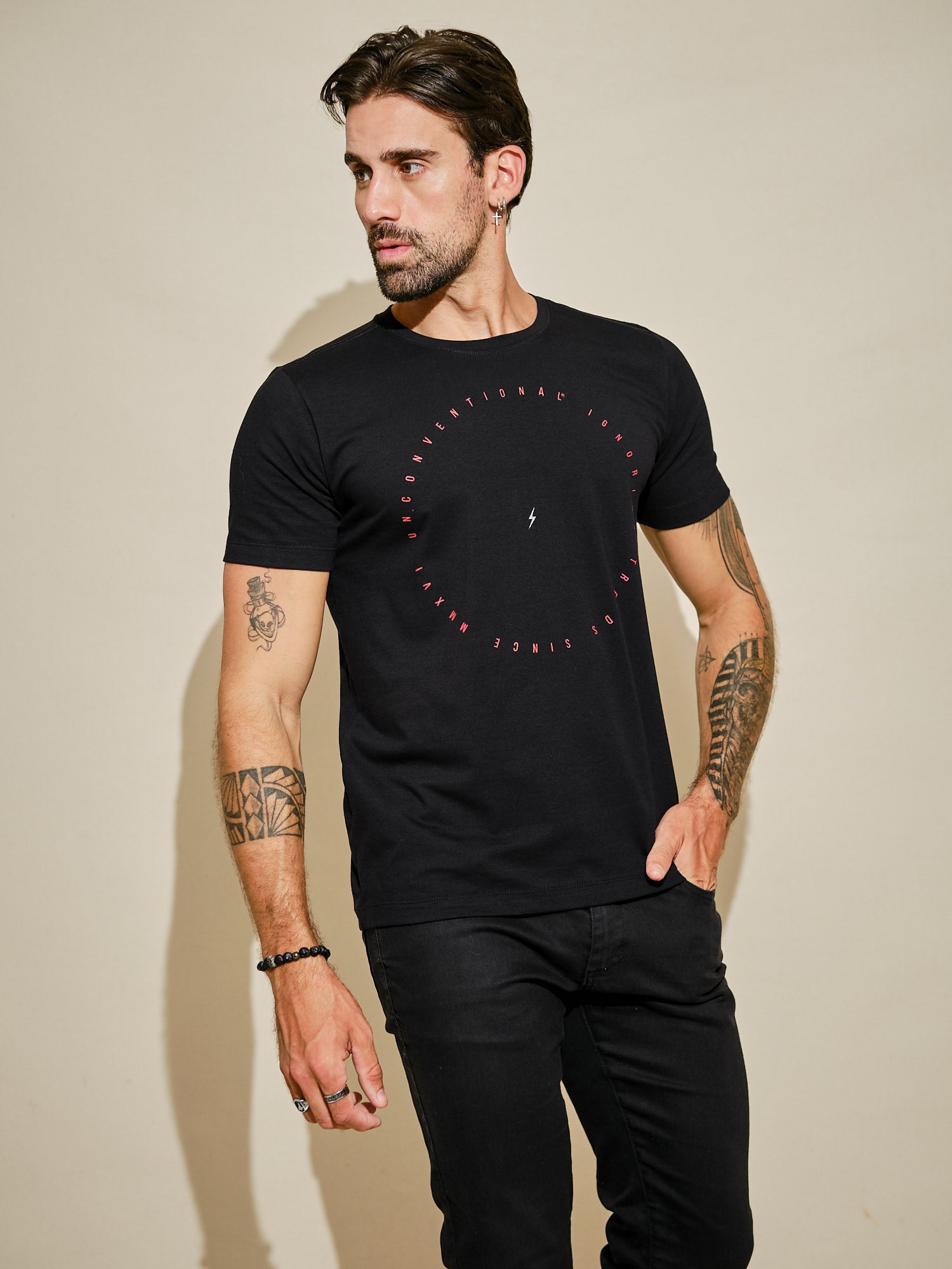 Camiseta Typo Circle - Black