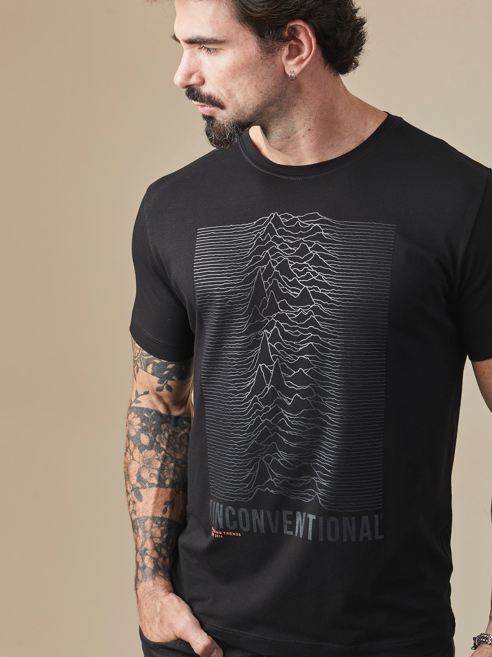 Camiseta_Unconventional_Unknown_Pleasures