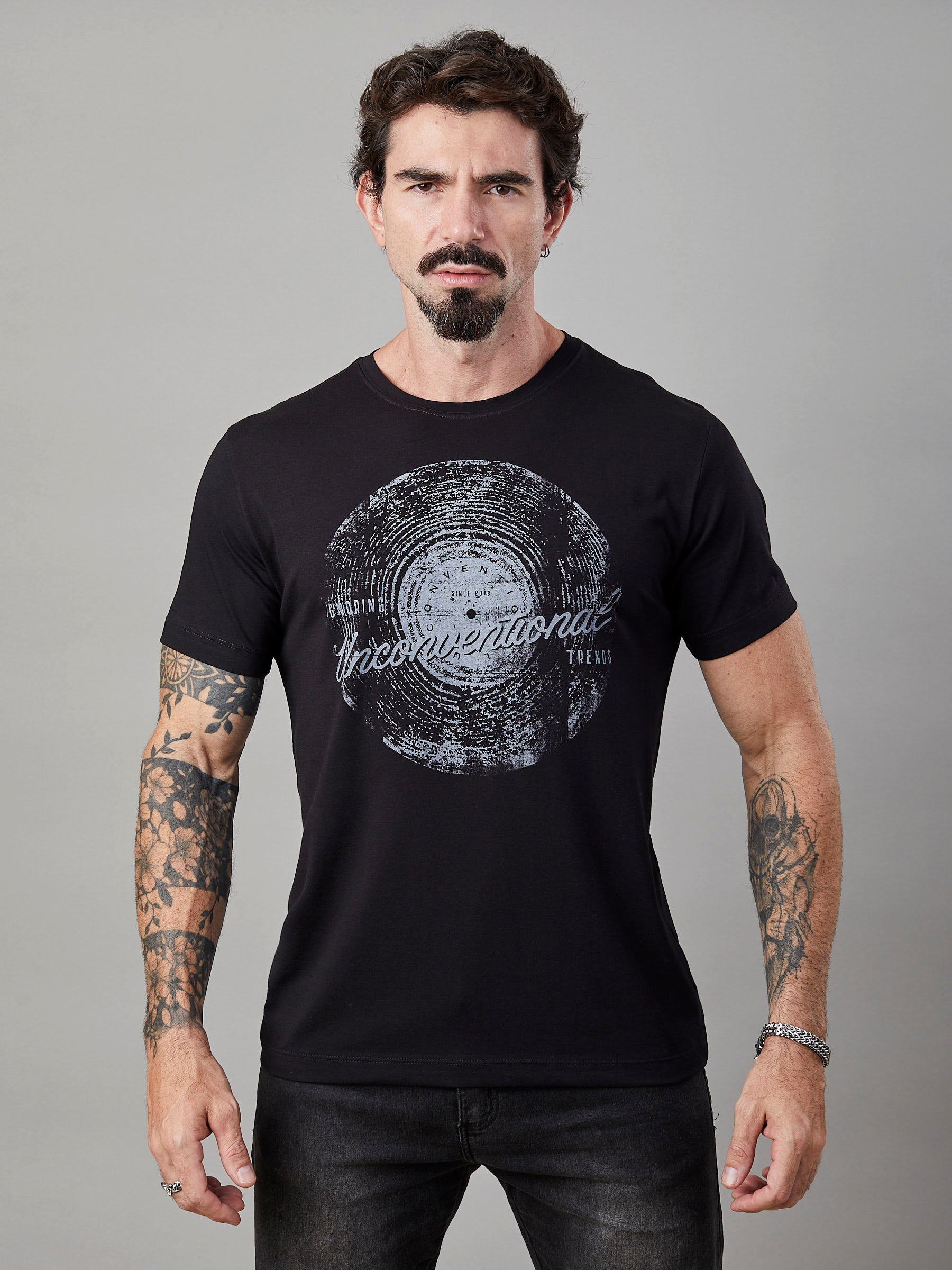 Camiseta Unconventional® Vinyl em algodão egípcio