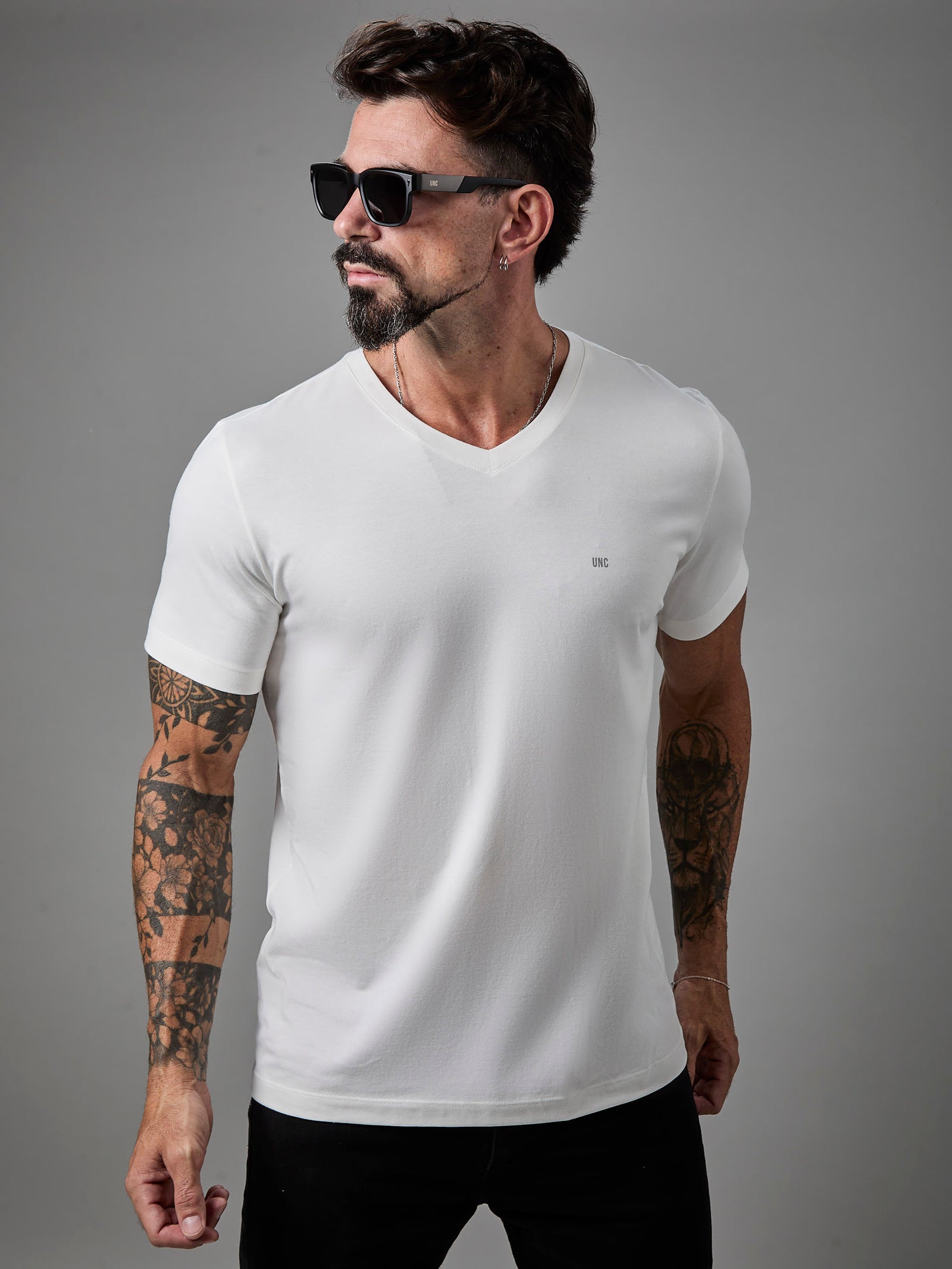 Camiseta Gola V - Off-white