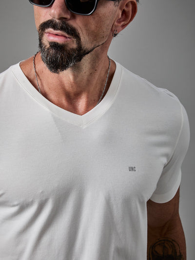 Camiseta Gola V - Off-white