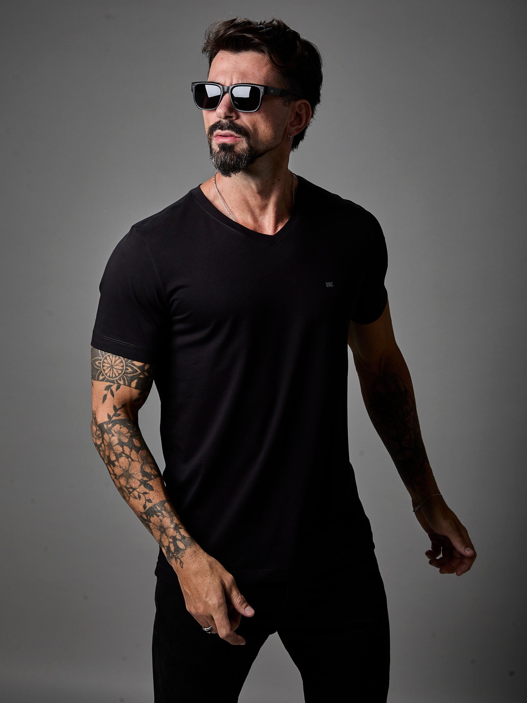 Camiseta Gola V - Black