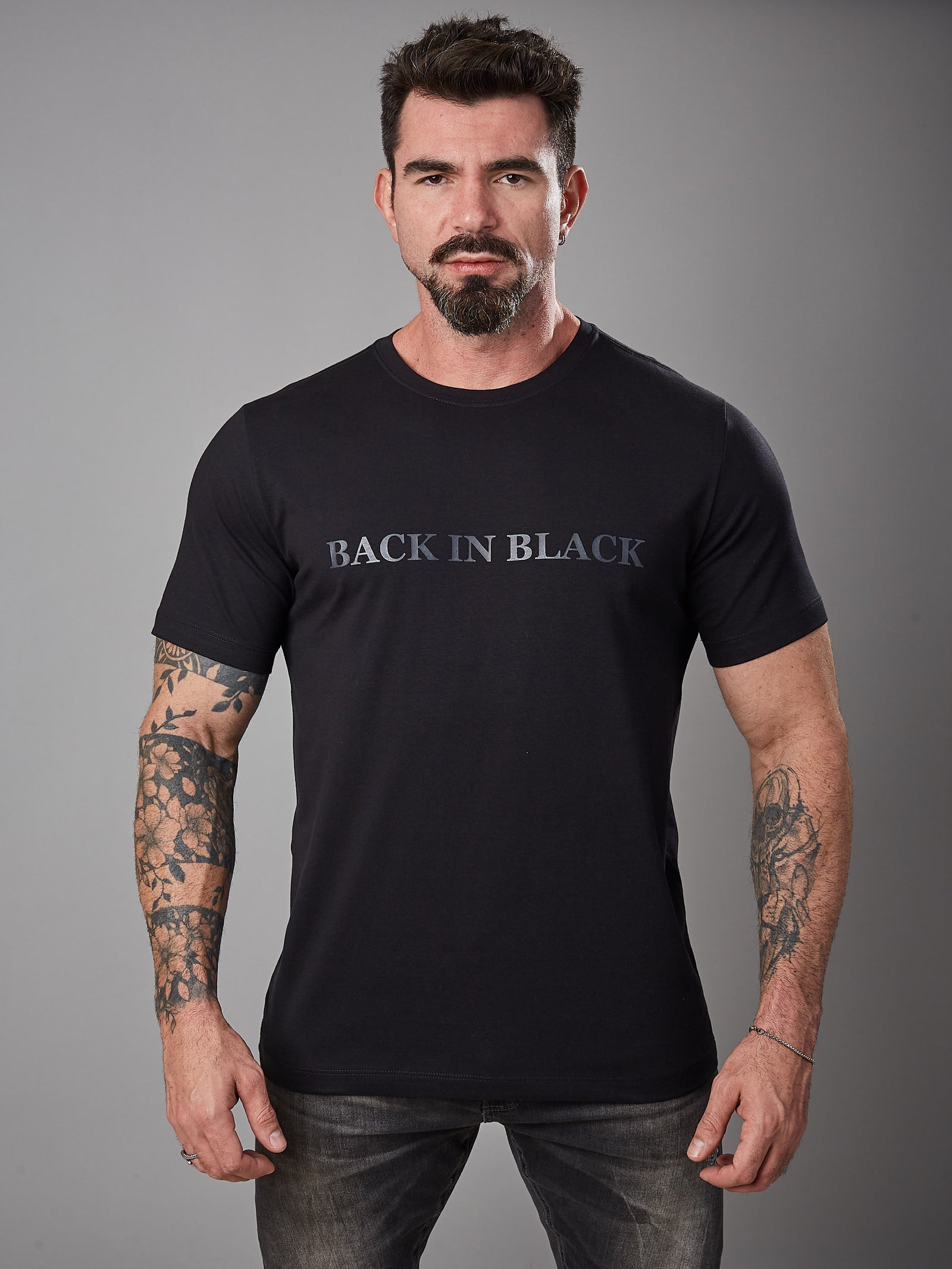 Camiseta Unconventional® Back in Black em Algodão Egípcio