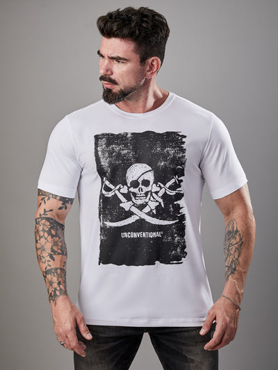 Camiseta Unconventional® Pirate Flag em Algodão Egípcio