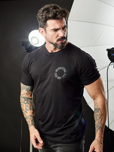 Camiseta UNCONVENTIONAL® New Circle em Algodão Egípcio Preto