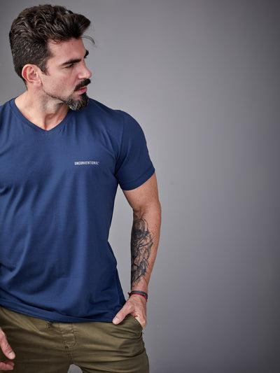 Camiseta Unconventional® Gola V - Detail Logo em Algodão Egípcio Azul