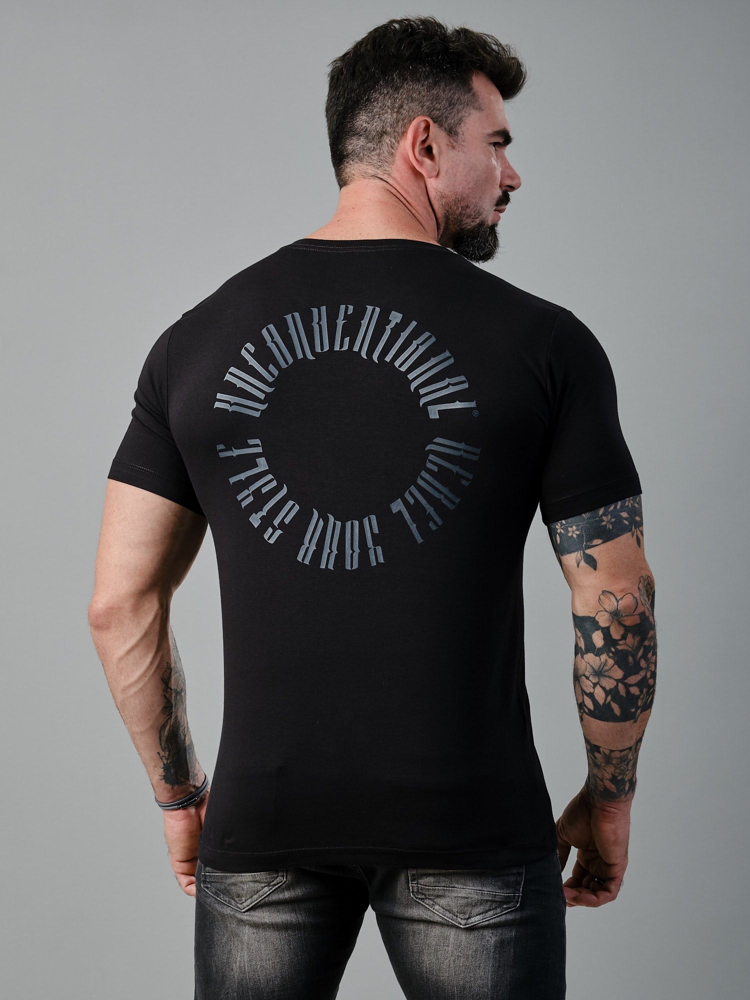 Camiseta UNCONVENTIONAL® New Circle em Algodão Egípcio Preto