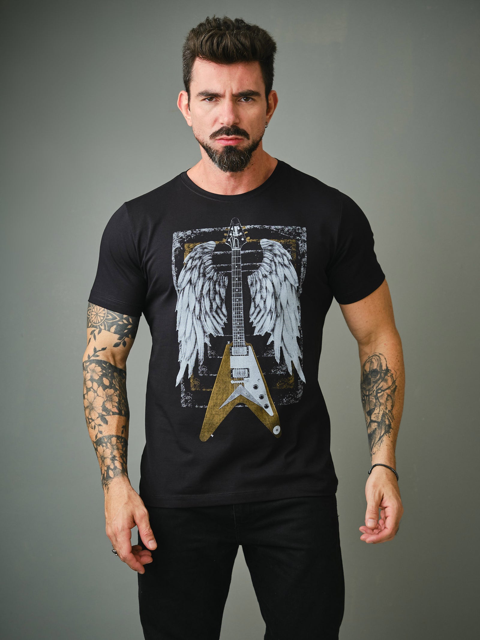 Camiseta Unconventional® Flying V em algodão egípcio preto