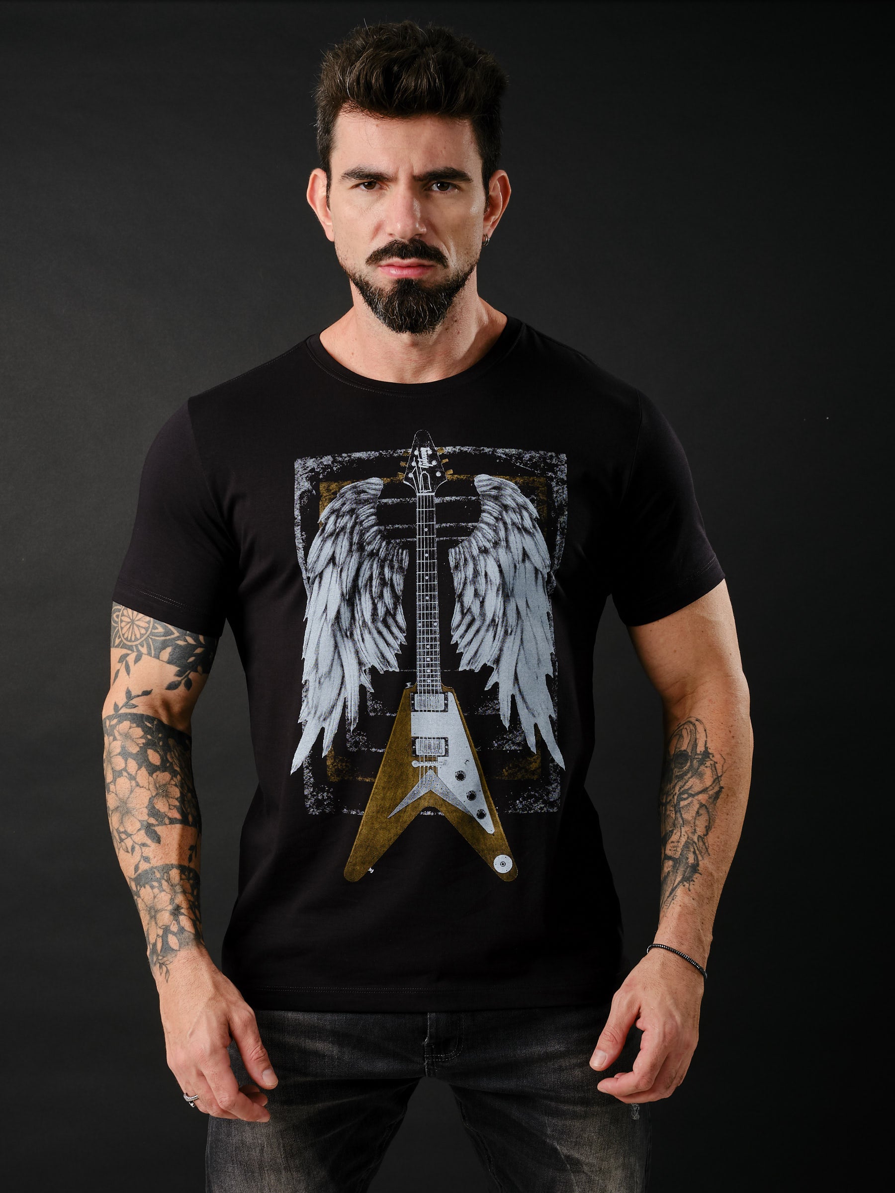 Camiseta Unconventional® Flying V em algodão egípcio preto