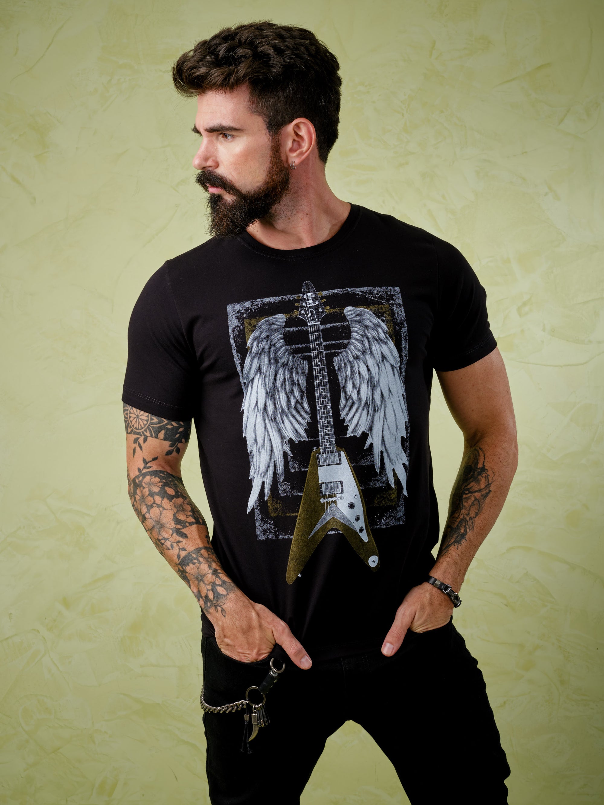 Camiseta Unconventional® Flying V em algodão egípcio preto