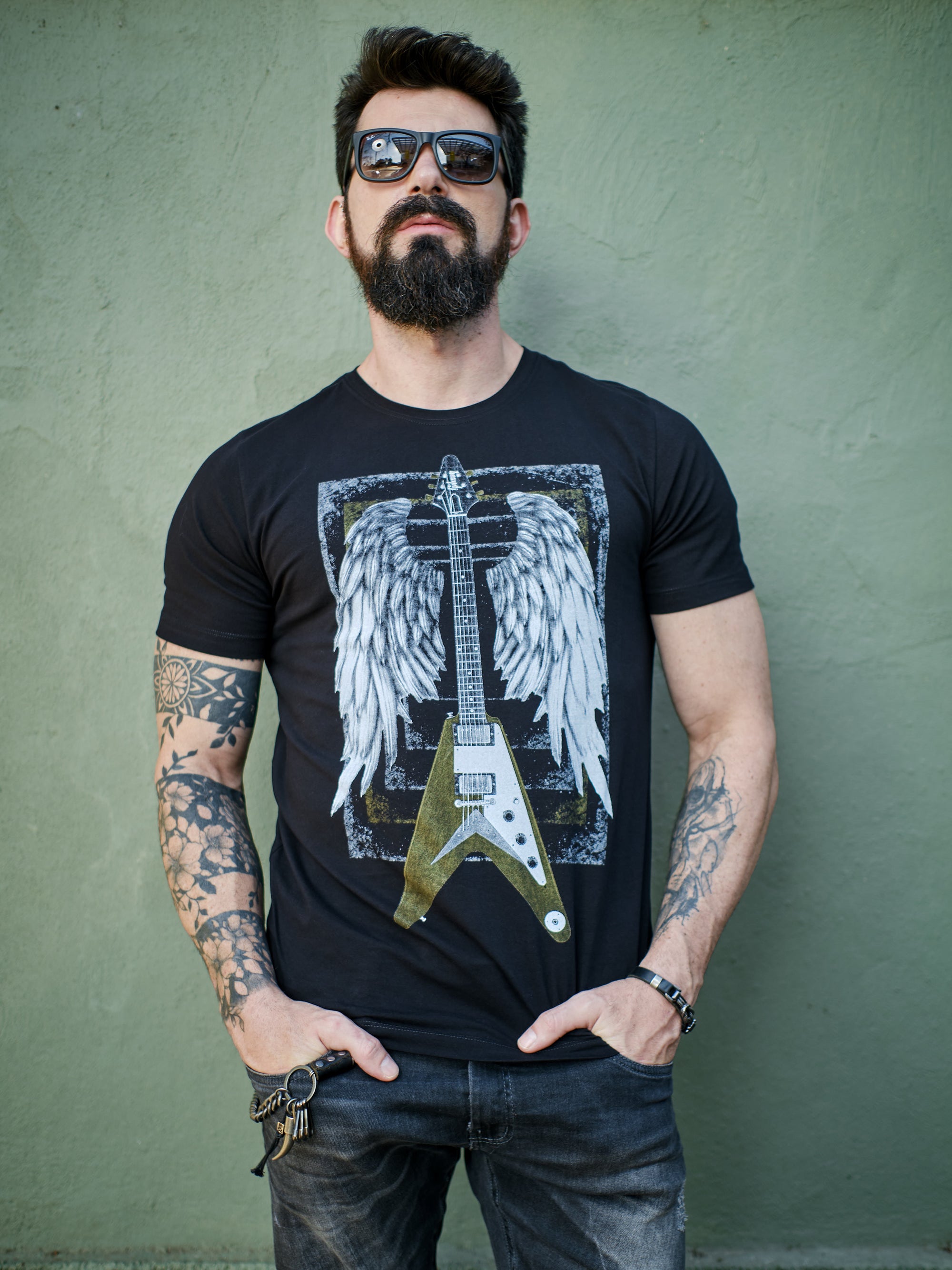 Camiseta Unconventional® Flying V em algodão egípcio preto