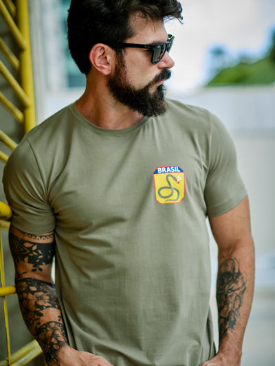 Camiseta Unconventional® Cobras Fumantes em Algodão Egípcio Verde Militar