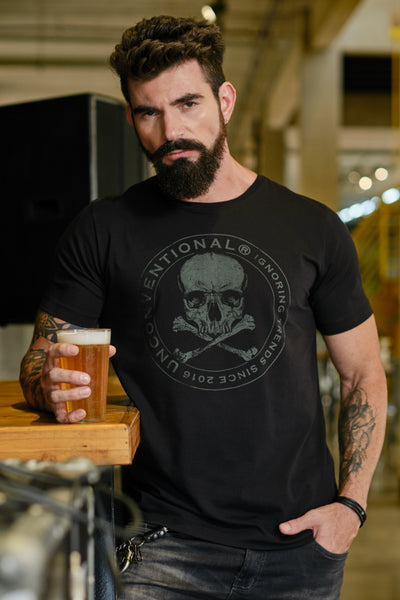 Camiseta Unconventional® Green Skull em algodão egípcio preto