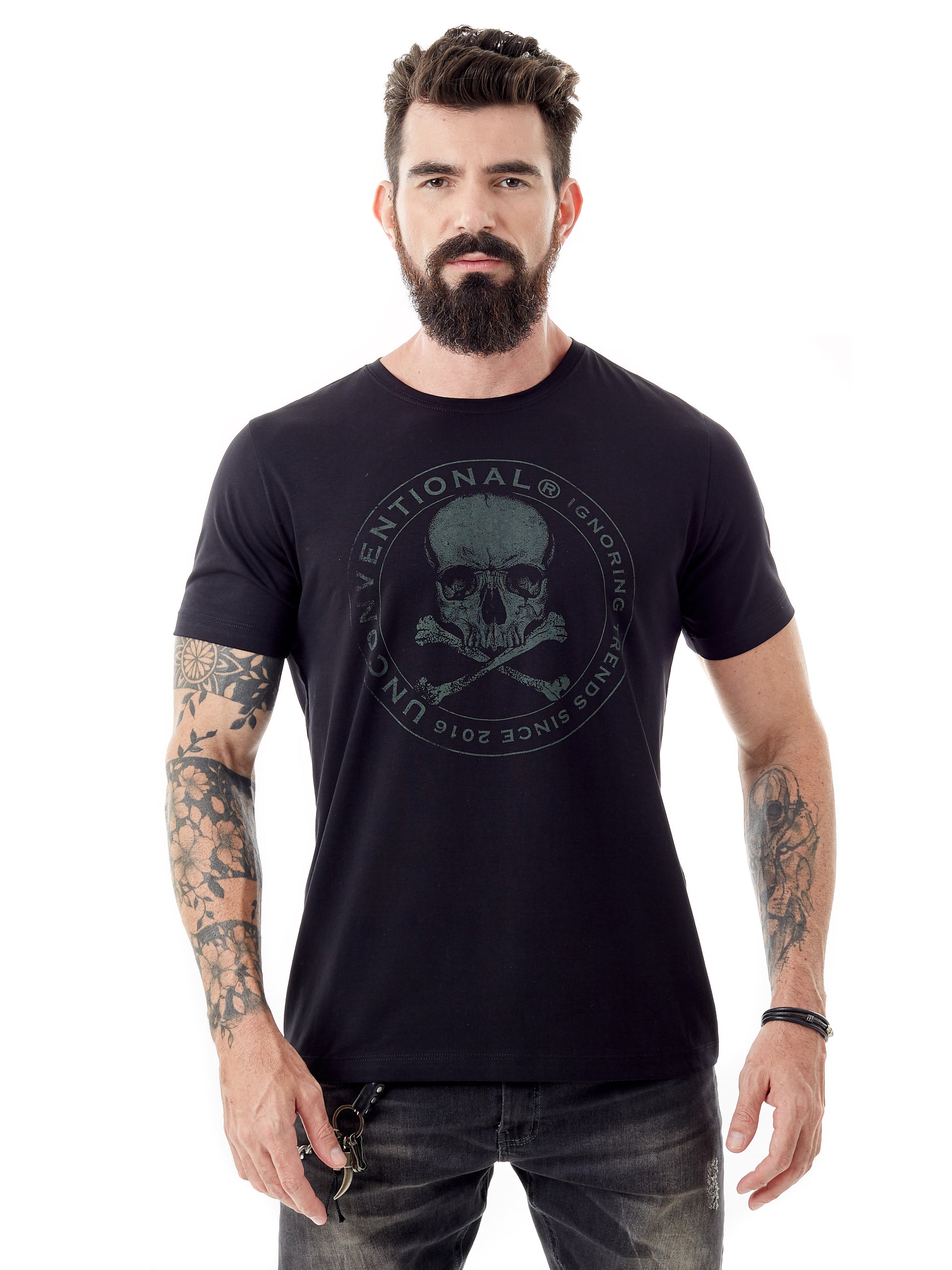 Camiseta Unconventional® Green Skull em algodão egípcio preto