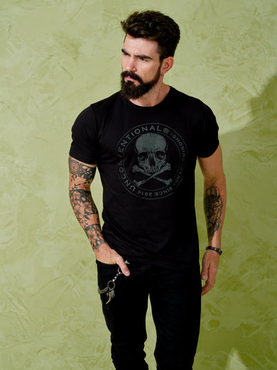 Camiseta Unconventional® Green Skull em algodão egípcio preto