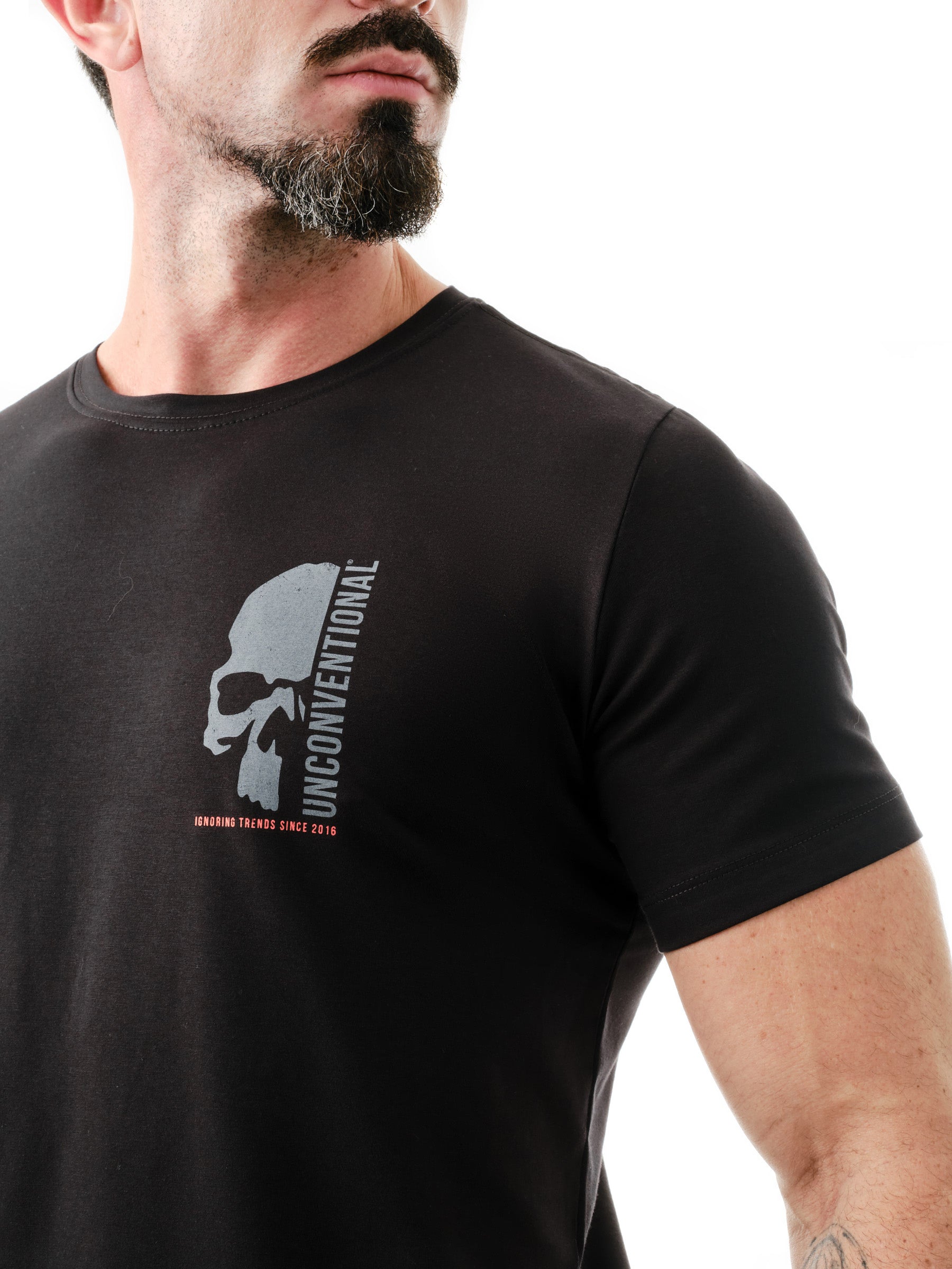Camiseta Unconventional® Half Face Skull em Algodão Egípcio