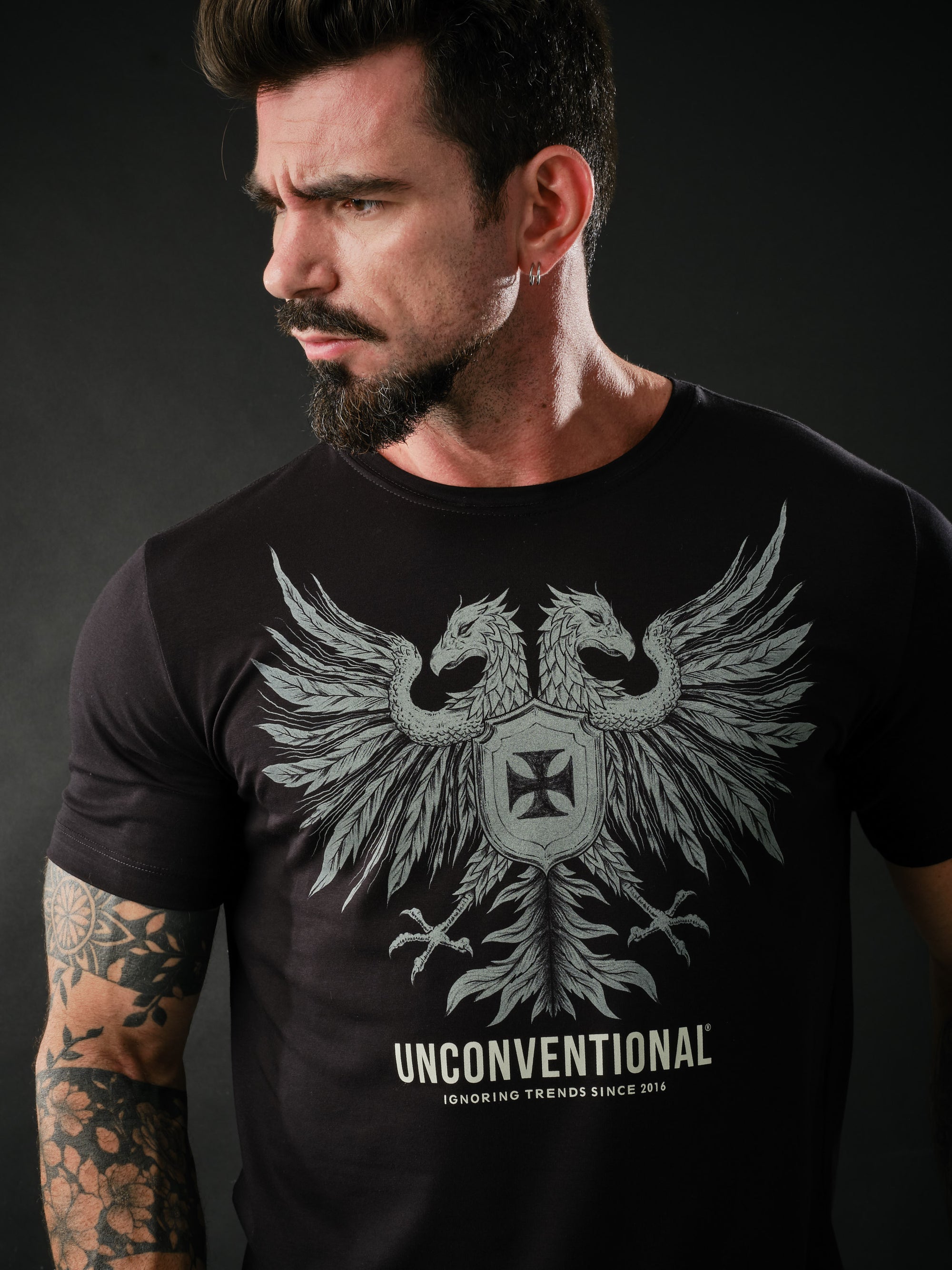 Camiseta Unconventional® Double-Headed Eagle em Algodão Egípcio